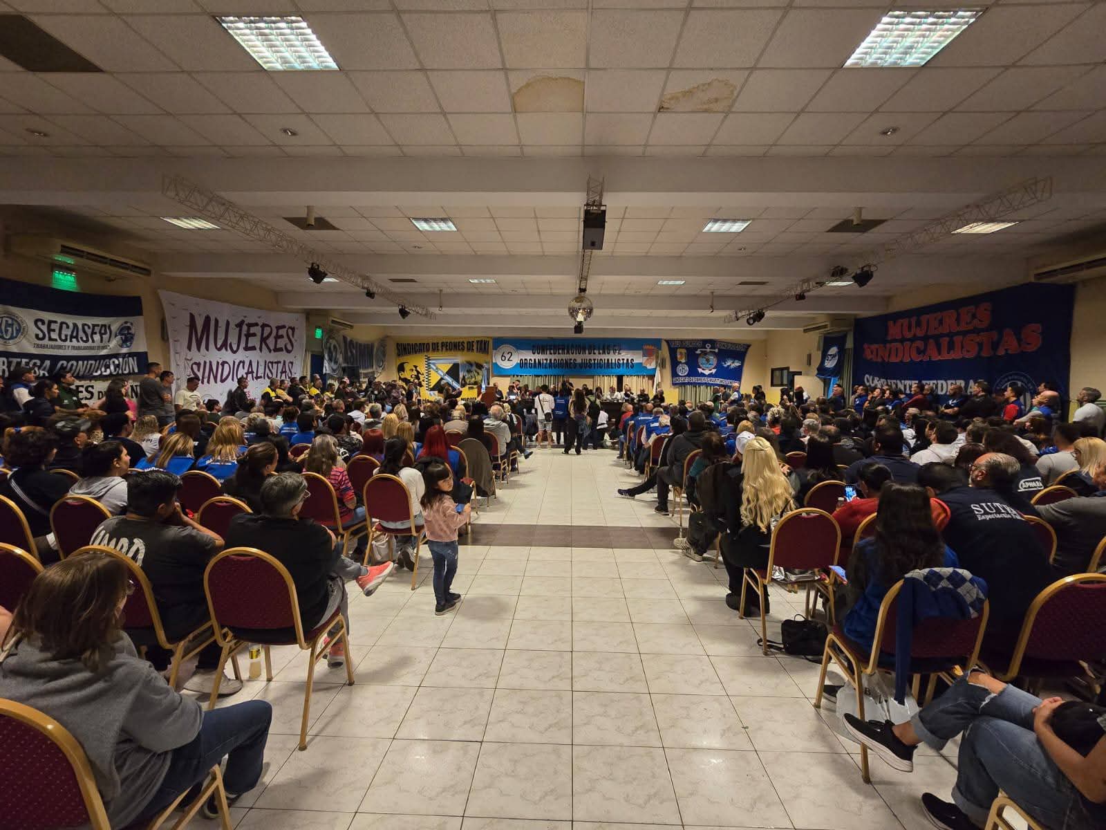 Imagen adicional de Las 62 Organizaciones Gremiales Peronistas y FUERZA PATRIA realizaron un multitudinario encuentro sindical